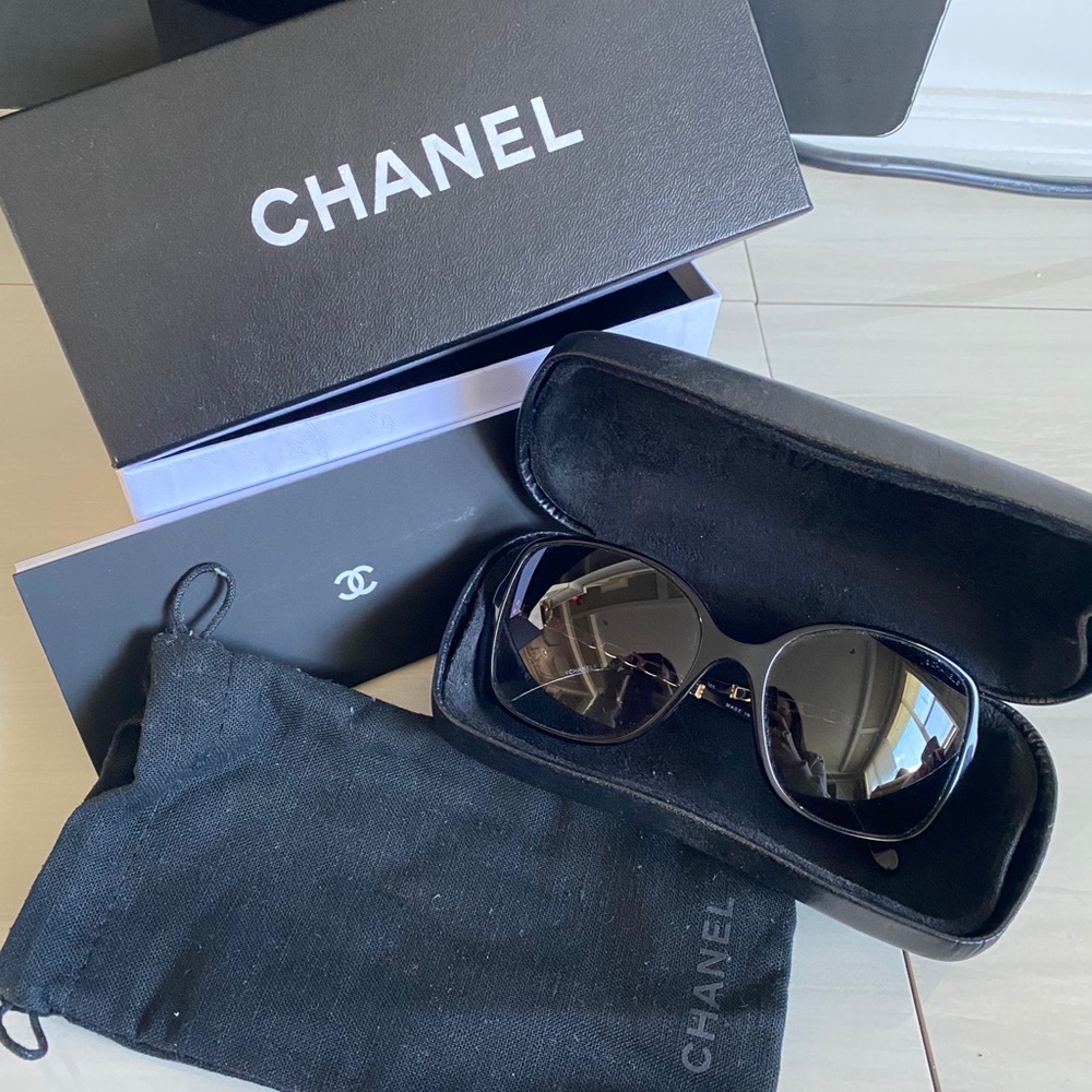 Authentic Chanel 5012 Black gold Chain sunglasses